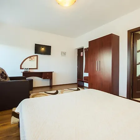 Guest house De Inchiriat Casa Cu Flori