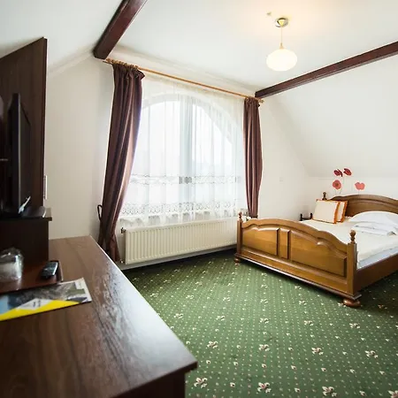 Guest house De Inchiriat Casa Cu Flori