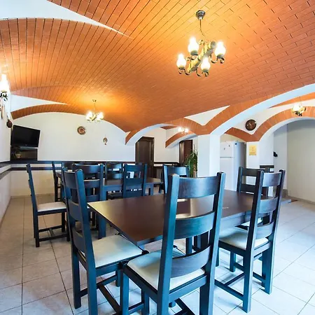 De Inchiriat Casa Cu Flori 3* Sacele
